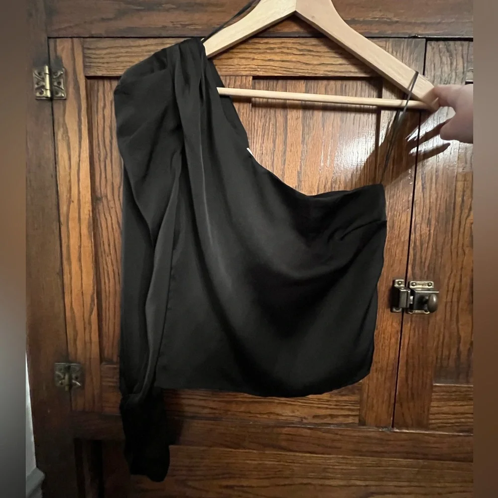 NWT ASTR the Label Silky Black One Sleeve Top Blouse, Small